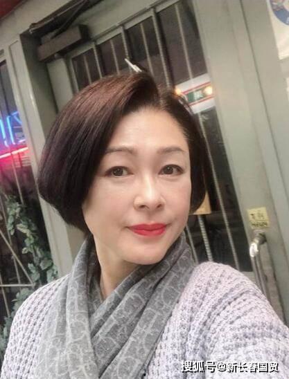 54岁阿姨视频吃瓜,揭秘日常生活中的欢乐瞬间